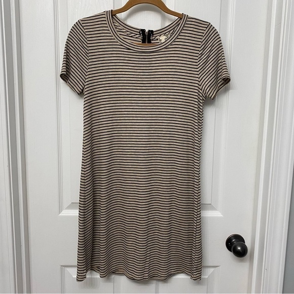 𝅺🆕 Blu Pepper Short Sleeve Striped Dress Medium - Picture 1 of 15